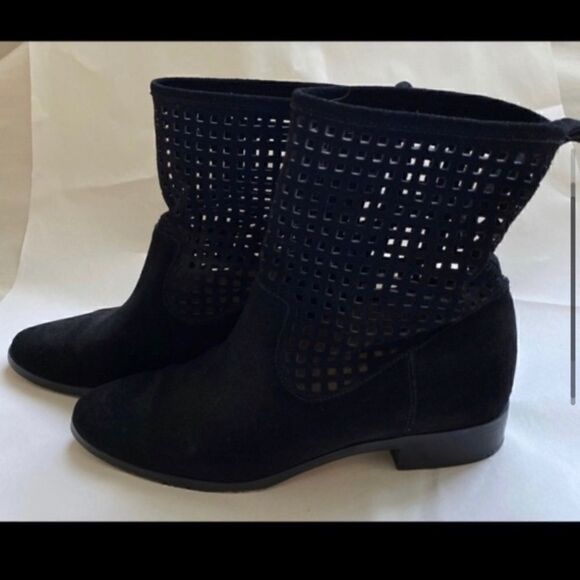 MICHAEL KORS GRAHAM LASER CUT OUT SUEDE BOOTIE 6 - Picture 2 of 8